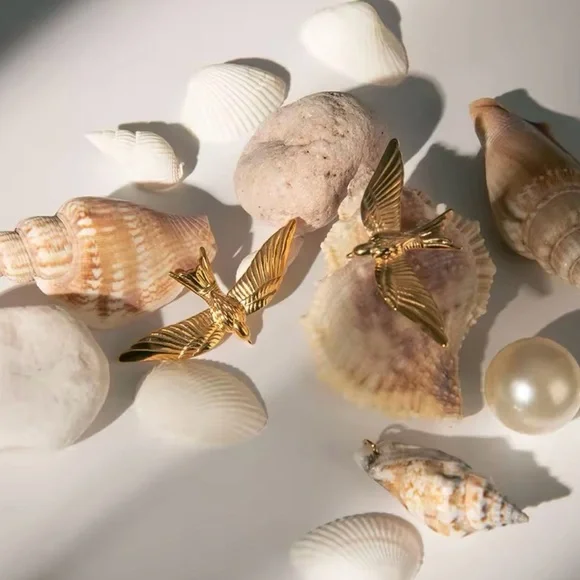 Stainless Steel 18k Gold Plated Vintage Stereoscopic Bird Earrings for Women - Picture 6 of 7